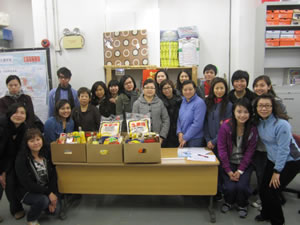 新年前夕探訪天水圍綜緩家庭 新年前夕探訪天水圍綜緩家庭